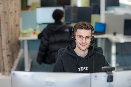 Portrait eines Bachelor-Studenten für Elektrotechnik und Informationstechnik.