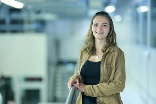 Portrait einer Auszubildenden als technische Produktdesignerin.